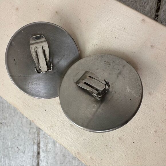 Vintage 80s Faux Cork And Purple Accent Clip Earrings - Picture 2 of 4